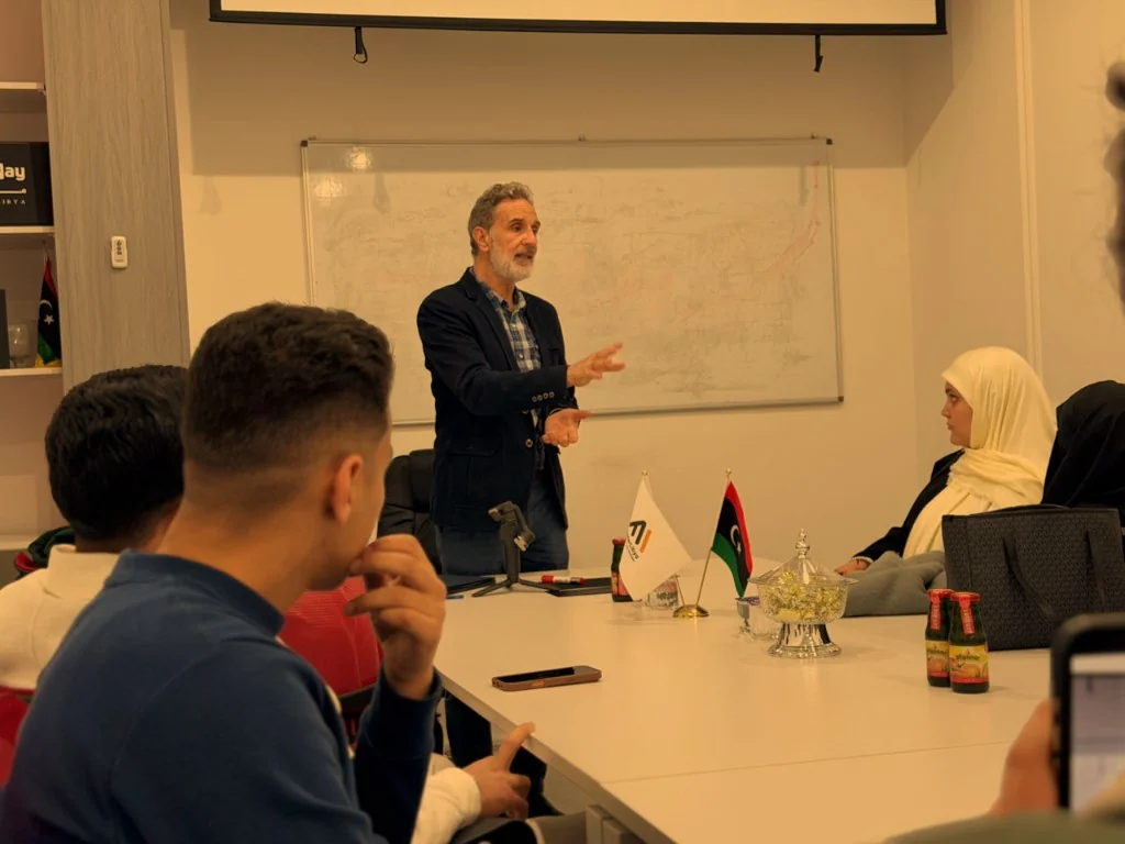 قاعة تدريب مع مدرب